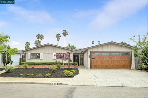 Photo of 630 Larchmont Isle Isle, Alameda, CA 94501 (MLS # 41130551)