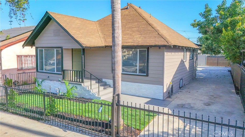 205 W Gage AVE