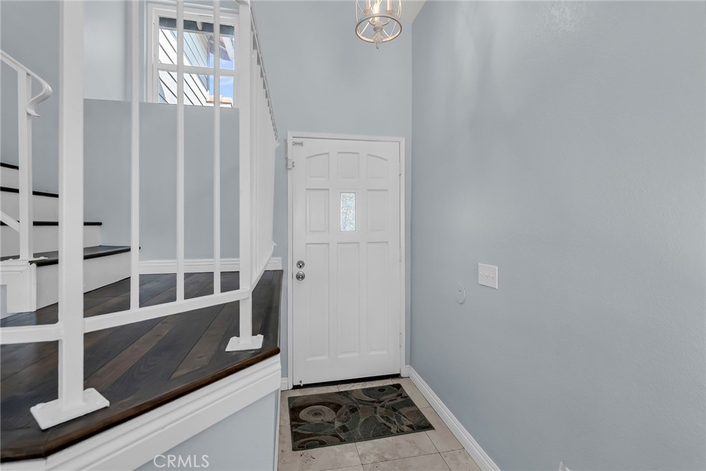 1105 W Victoria Street