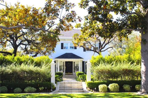 Photo of 333 S Arden Boulevard, Los Angeles, CA 90020 (MLS # PV25000103)