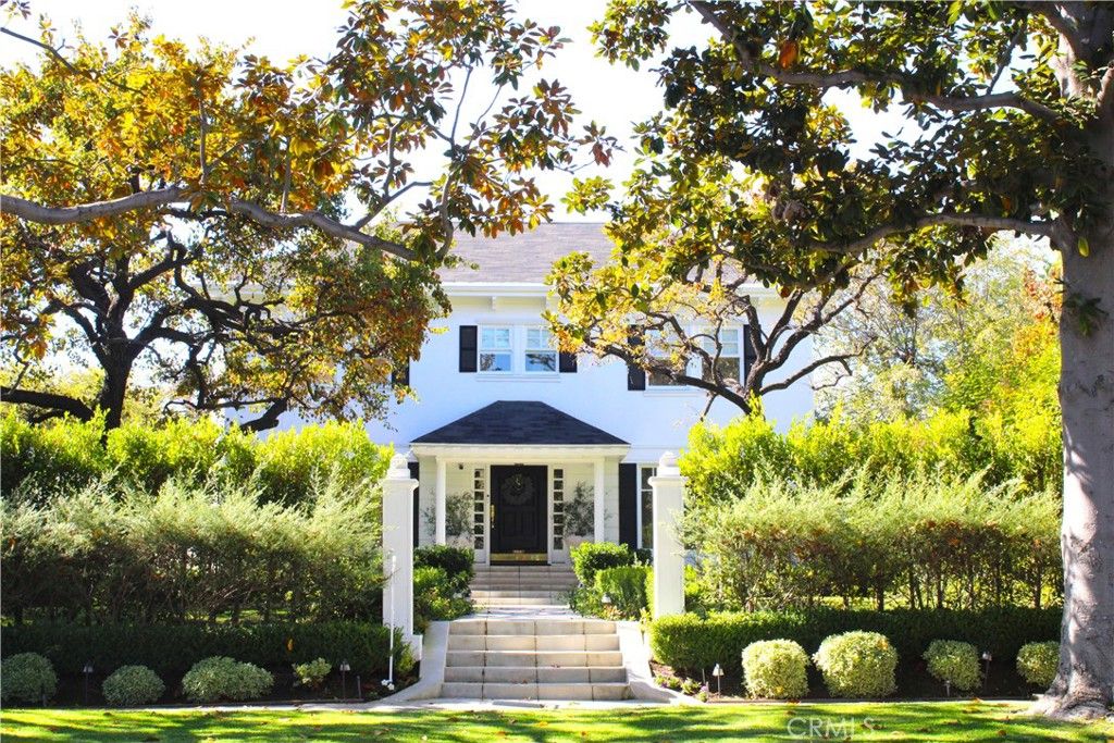 Photo of 333 S Arden Boulevard, Los Angeles, CA 90020 (MLS # PV25000103)