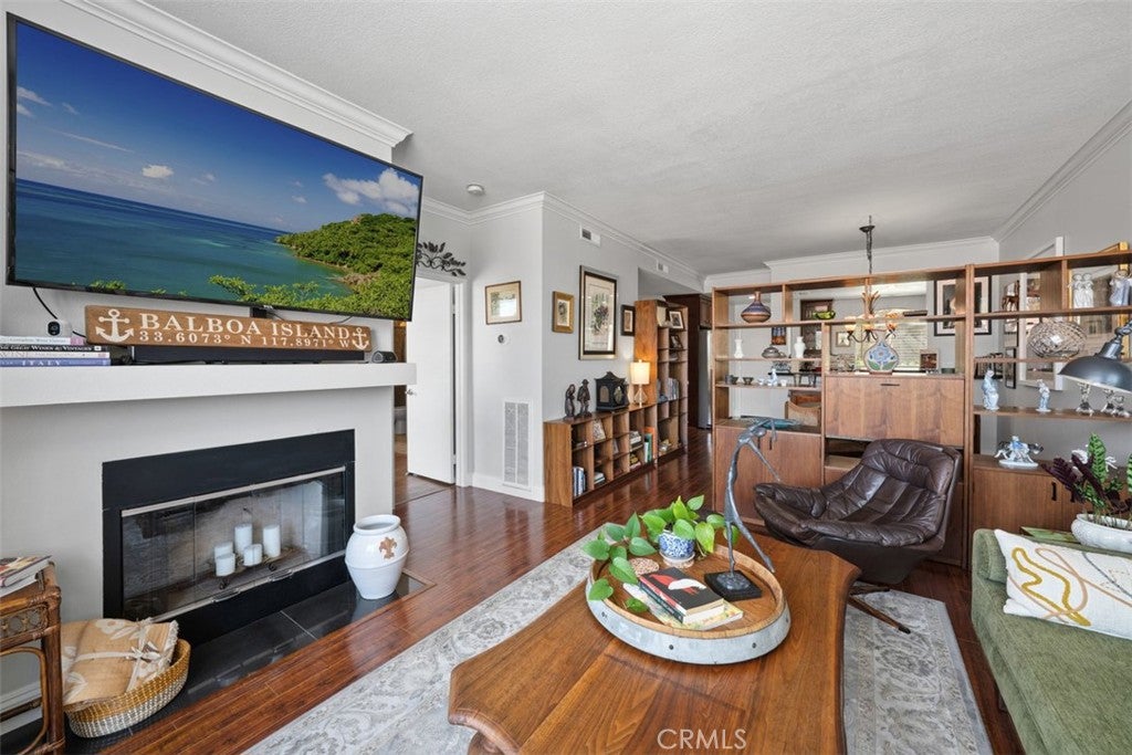 30902 Clubhouse 15B