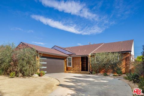 5860 Alcove Avenue Valley Village CA 91607