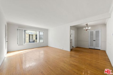 Tiny photo for 1043 S Holt Avenue, Los Angeles, CA 90035 (MLS # 25607081)