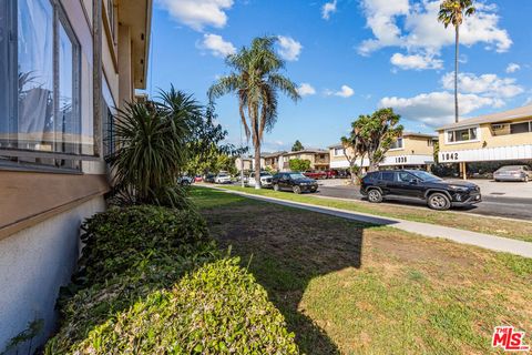Tiny photo for 1043 S Holt Avenue, Los Angeles, CA 90035 (MLS # 25607081)