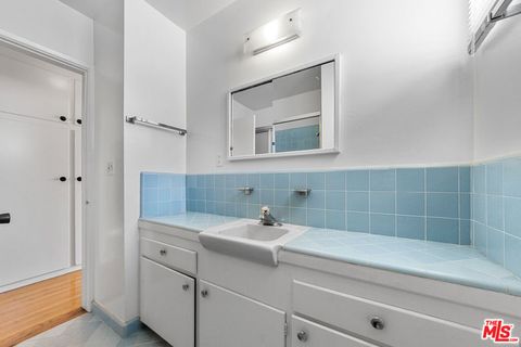 Tiny photo for 1043 S Holt Avenue, Los Angeles, CA 90035 (MLS # 25607081)