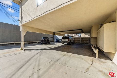 Tiny photo for 1043 S Holt Avenue, Los Angeles, CA 90035 (MLS # 25607081)