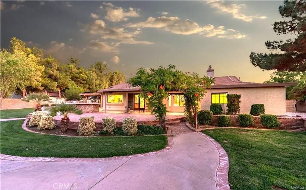 Photo of 2745 W Avenue N12, Palmdale, CA 93551 (MLS # GD26010844)