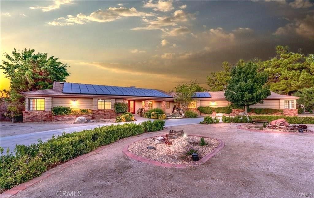 Photo of 2745 W Avenue N12, Palmdale, CA 93551 (MLS # GD26010844)