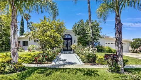 Photo of 5115 Boda Place Pl, Woodland Hills, CA 91367 (MLS # SR26069457)