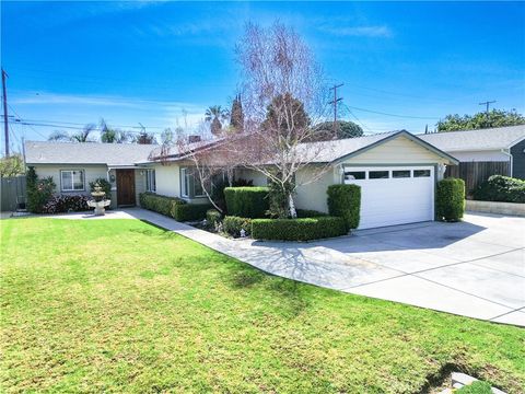 Photo of 17184 Donmetz St, Granada Hills, CA 91344 (MLS # SR26057584)