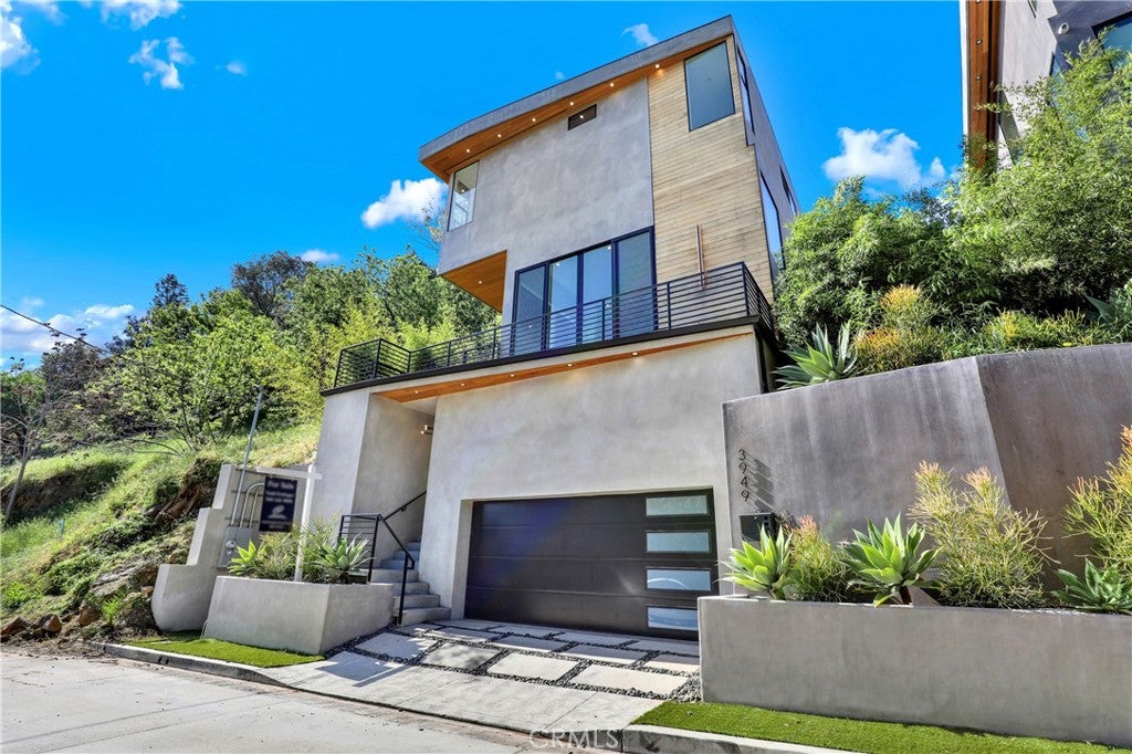3949 Glenalbyn Drive, Los Angeles CA 90065