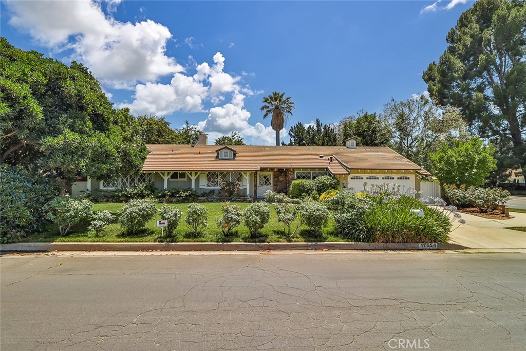 17654 Prairie Street