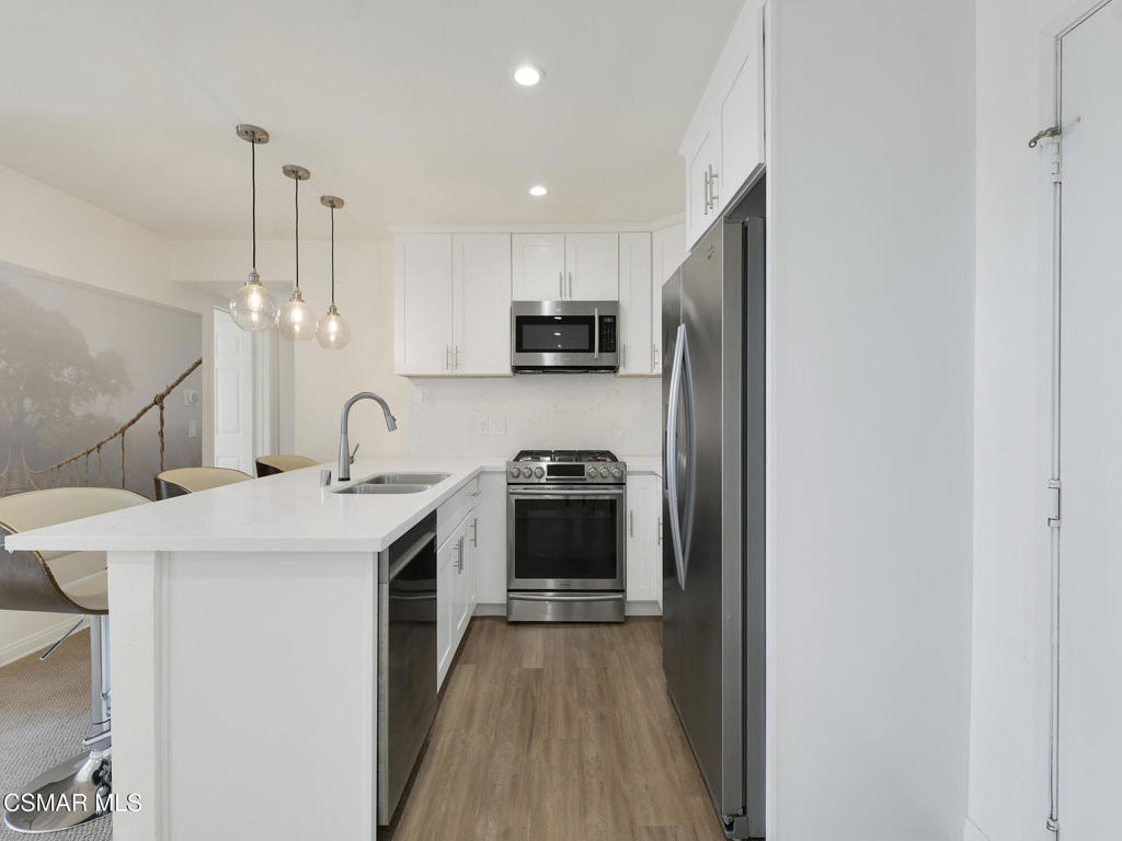 5535 Canoga Avenue 320