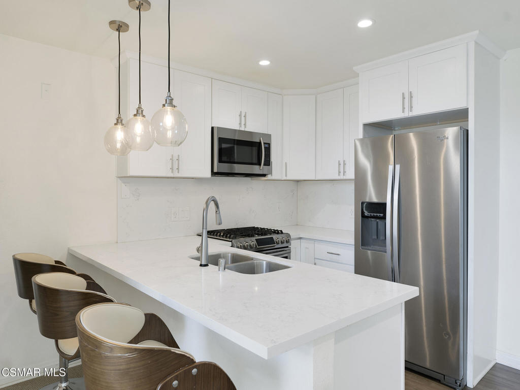 5535 Canoga Avenue 320
