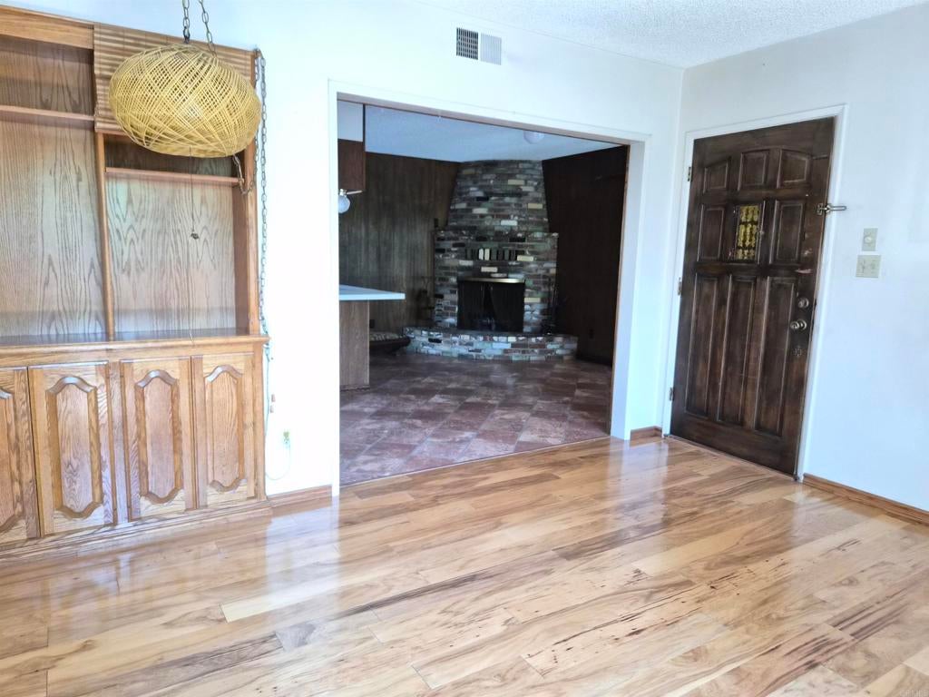 1339 CLARENCE DR