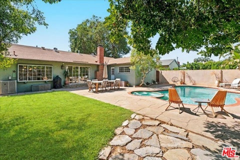 Photo of 19615 Bryant Street, Northridge, CA 91324 (MLS # 26997811)