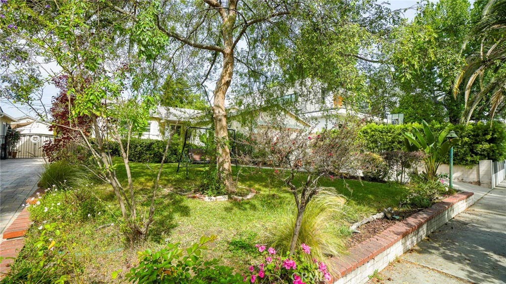 Photo of 5055 Willowcrest AVE, North Hollywood, CA 91601 (MLS # BB26132842)