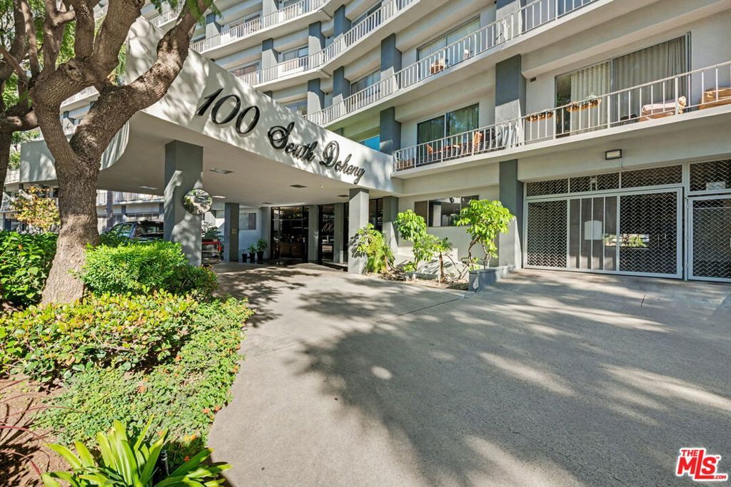 Photo of 100 S Doheny Drive #822, Los Angeles, CA 90048 (MLS # 26637211)