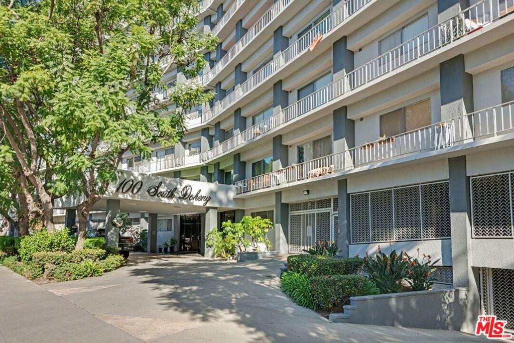 Photo of 100 S Doheny Drive #822, Los Angeles, CA 90048 (MLS # 26637211)