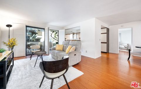 Photo of 5000 S Centinela Avenue #214, Los Angeles, CA 90066 (MLS # 25623341)