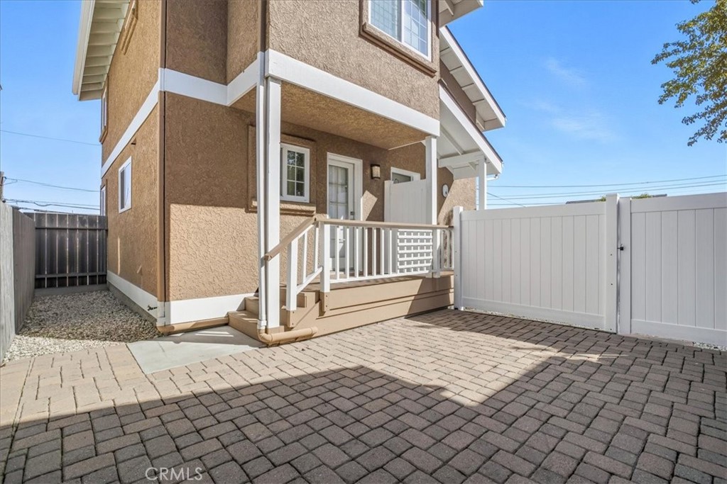 490 Mentone Ave.