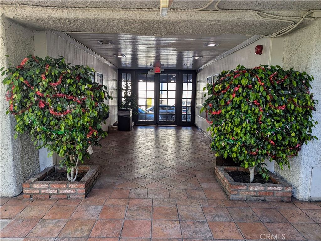 Photo of 18530 Hatteras St Unit 329, Tarzana, CA 91356 (MLS # SR25273695)