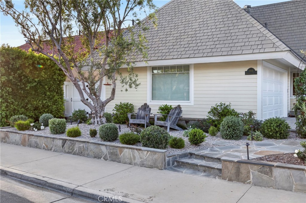 9601 Dumbreck Drive