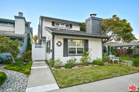 Photo of 219 13th Street, Huntington Beach, CA 92648 (MLS # 25624245)