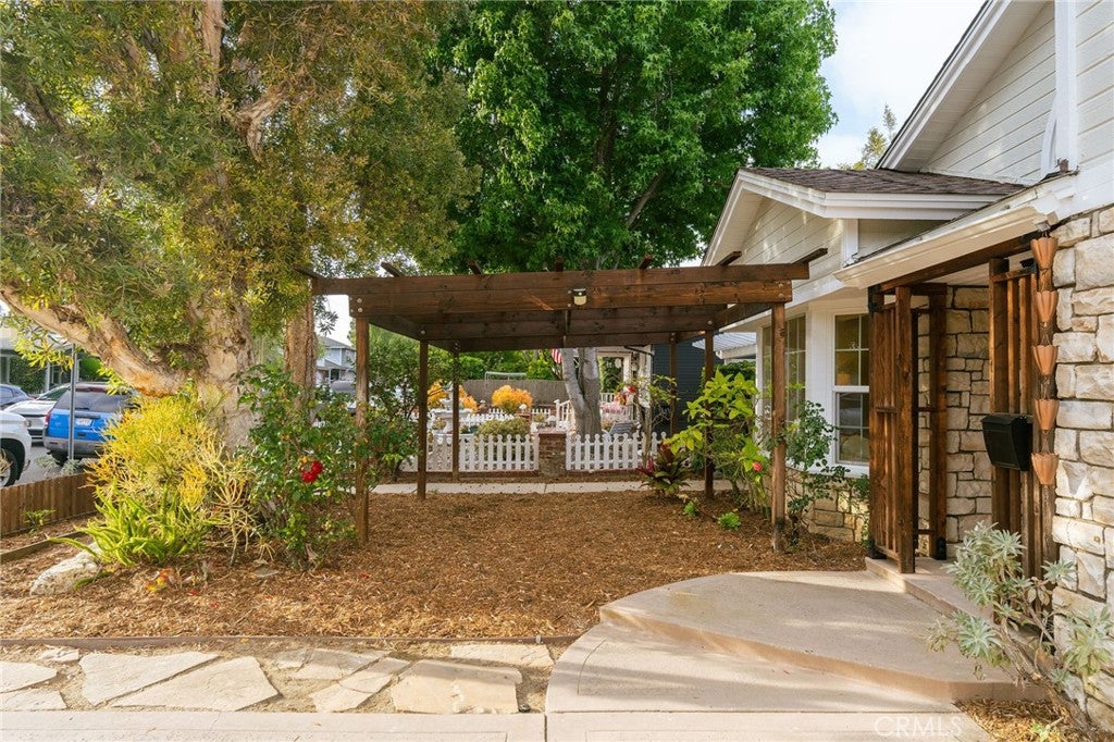 1324 Portola Avenue
