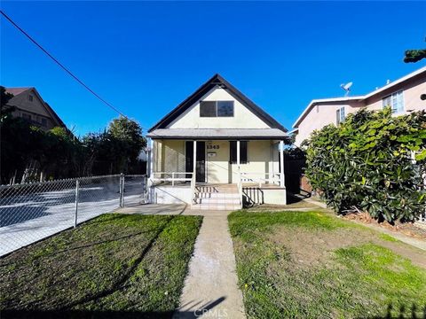 Photo of 1343 Walnut Avenue, Long Beach, CA 90813 (MLS # PW25281701)