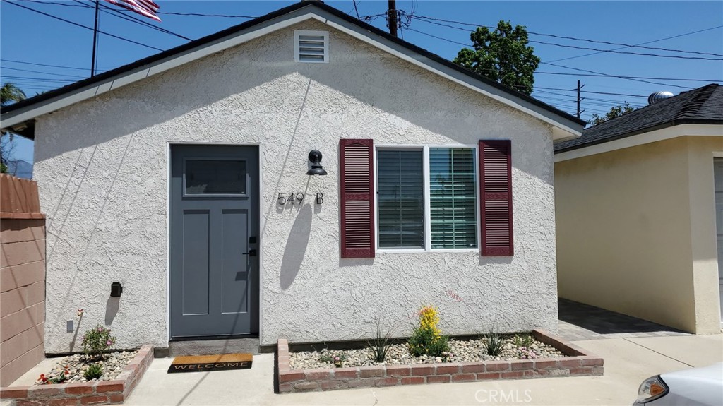 Please do not disturb occupants without an appointment. Studio with a great floor plan utilizing the space very well. A brand new ADU ready for you located in rear of driveway of the main house. Parking on street. Highly desired area of Ontario on a quiet street ready to be occupied.