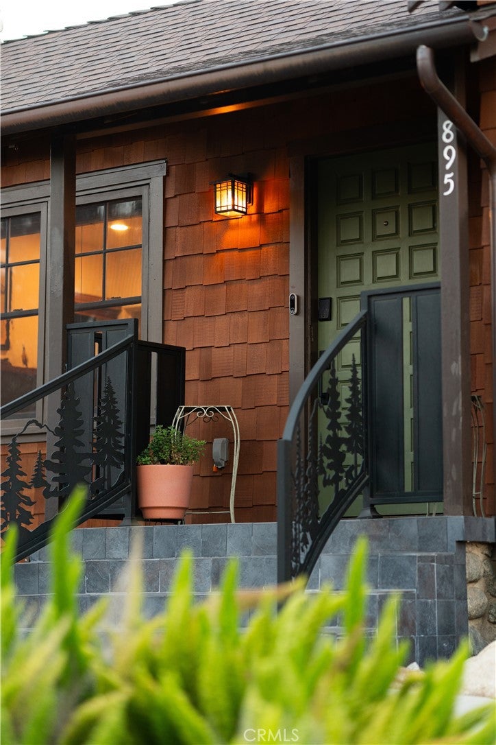 895 W 23rd