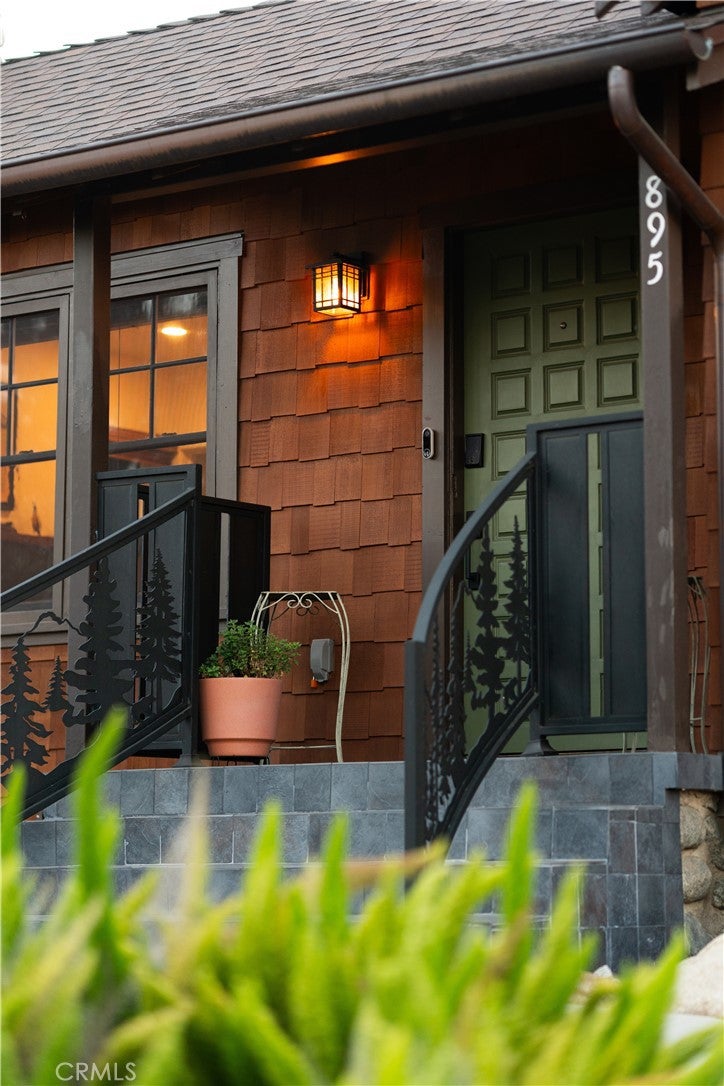 895 W 23rd