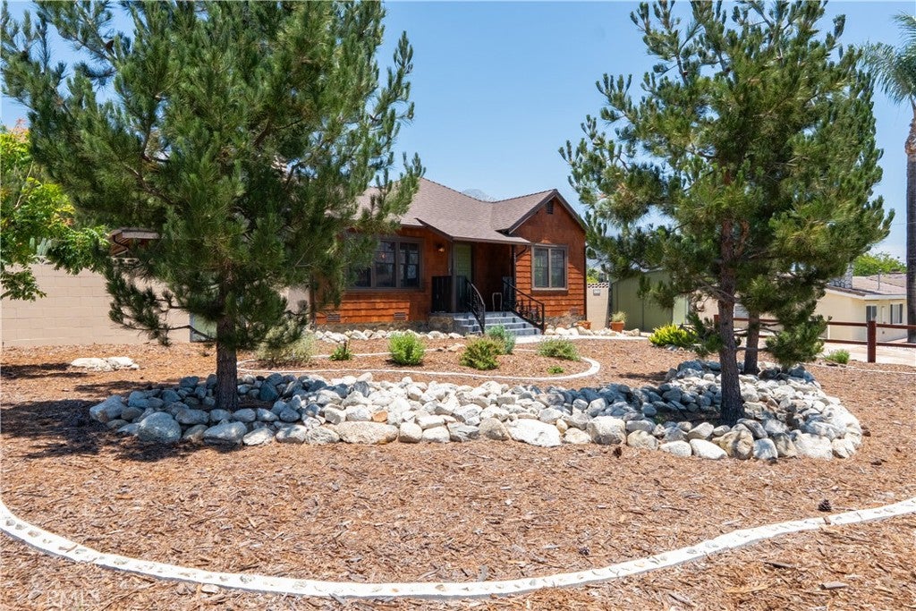 895 W 23rd