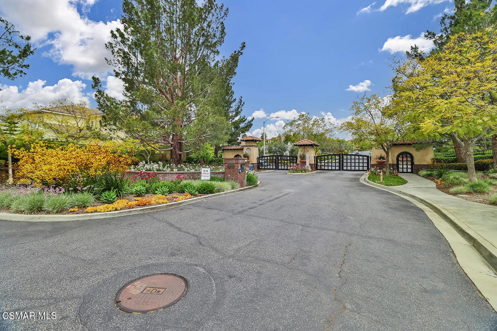 13808 Eaton Hollow Avenue