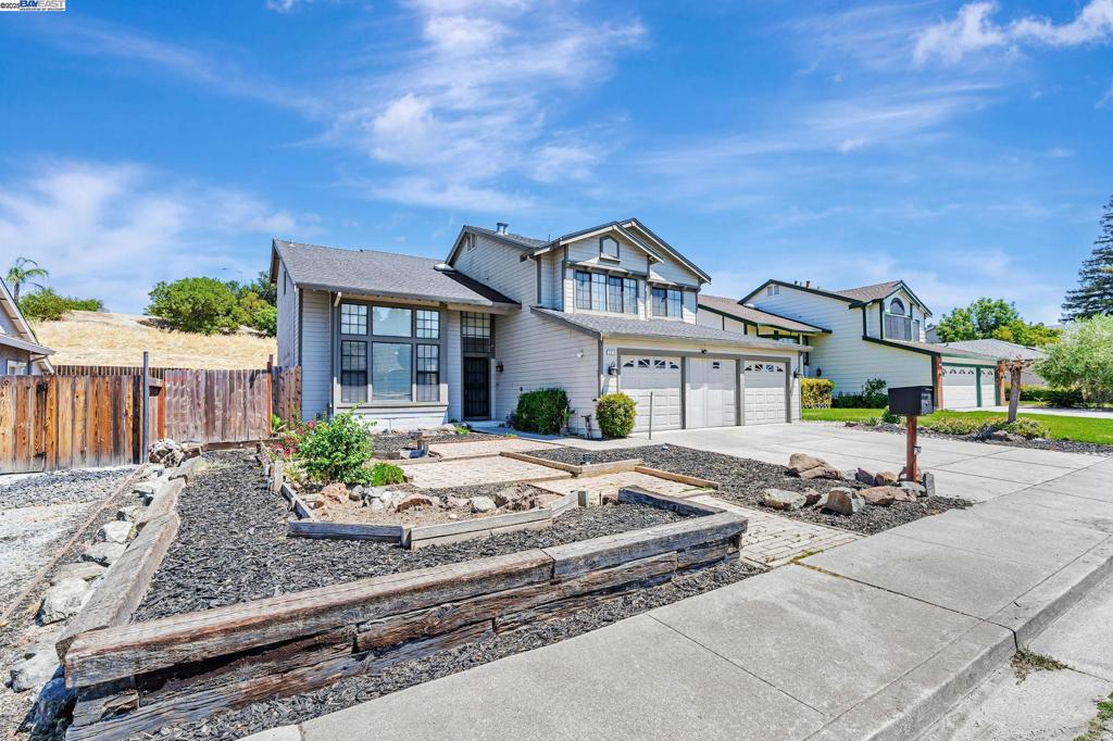 2819 Larkspur Dr