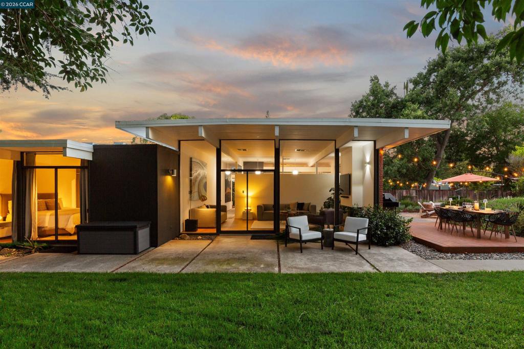 230 Santa Fe Dr