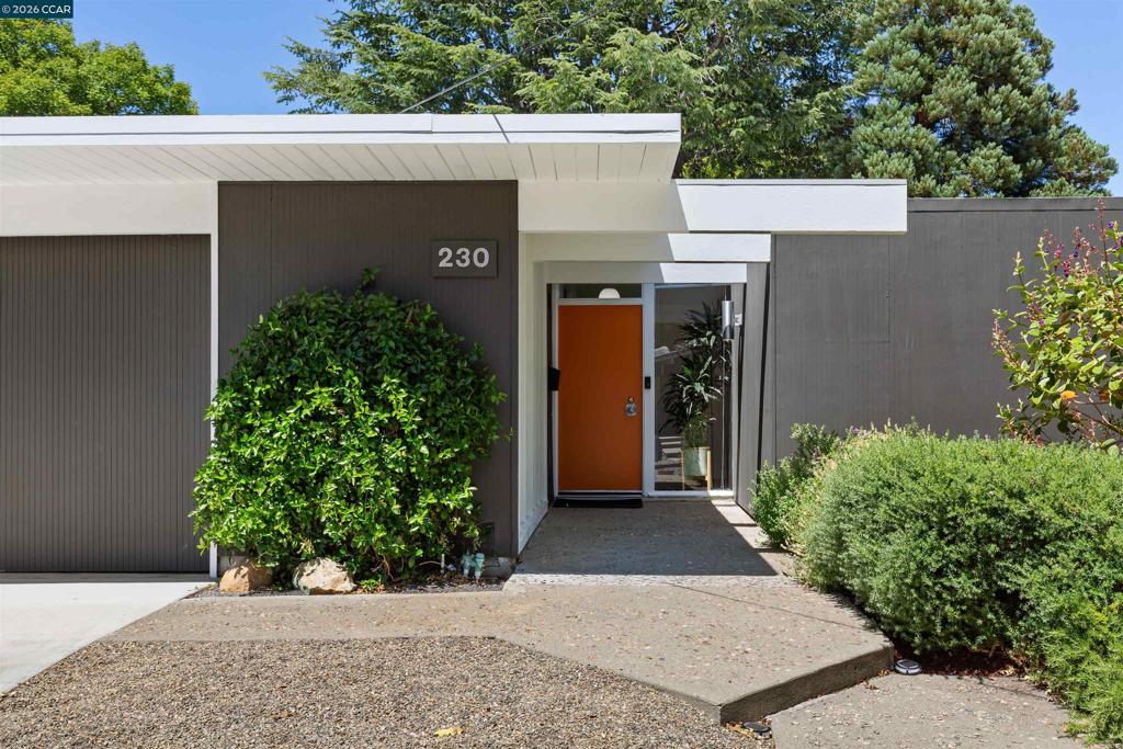 230 Santa Fe Dr
