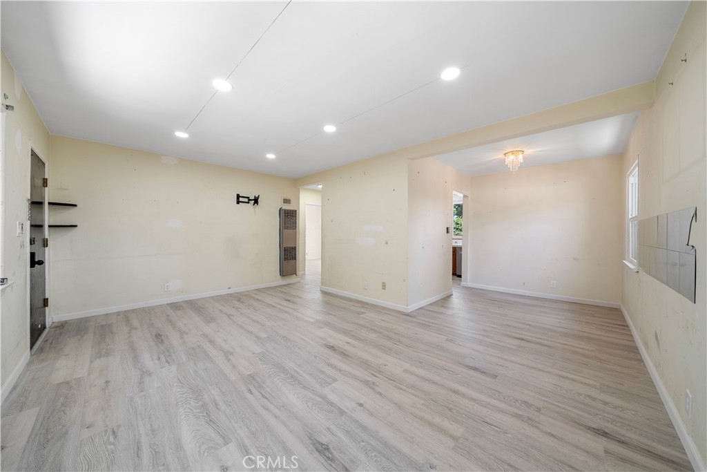 1350 E Hillcrest dr