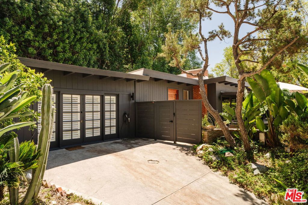 15256 Rayneta Drive
