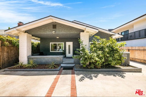 Photo of 838 N Ridgewood Place, Los Angeles, CA 90038 (MLS # 26865735)