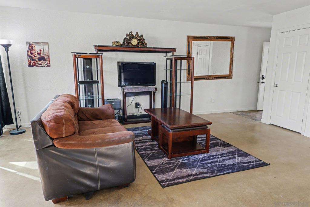 2531 Caminito Hiedra