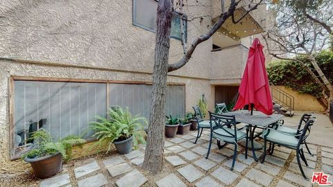 Photo of 2349 S Bentley Avenue #6, Los Angeles, CA 90064 (MLS # 26834507)
