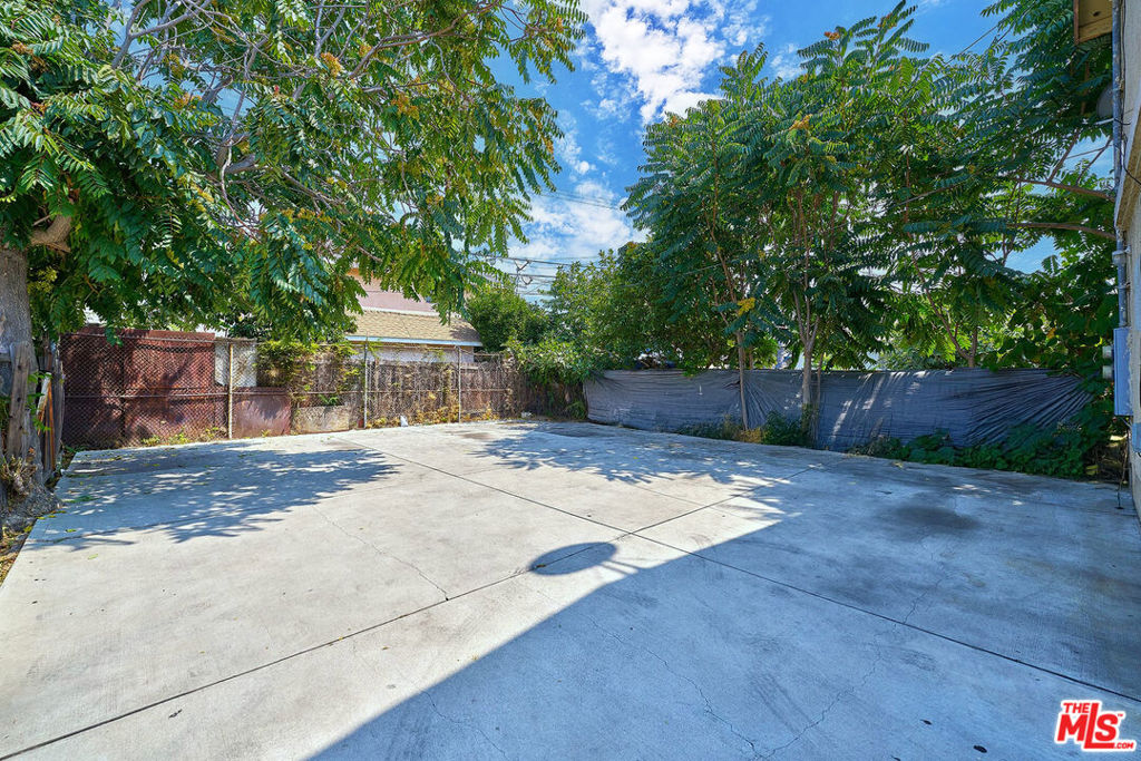1247 E Vernon Avenue