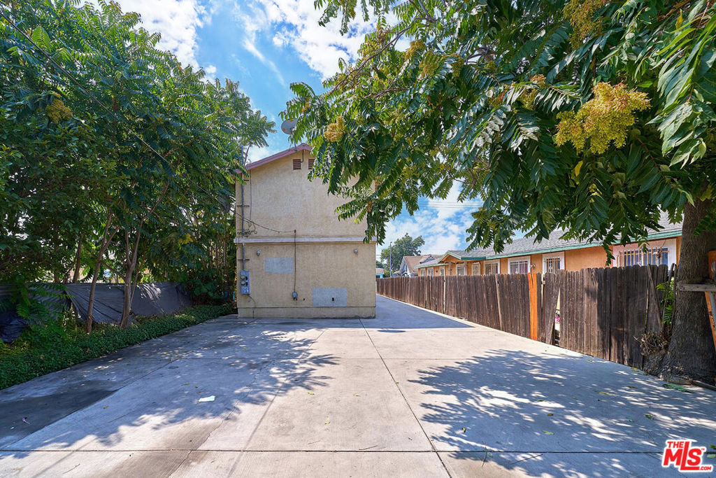 1247 E Vernon Avenue
