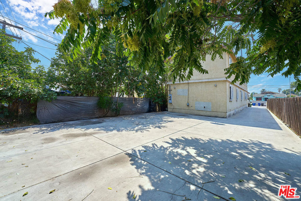 1247 E Vernon Avenue