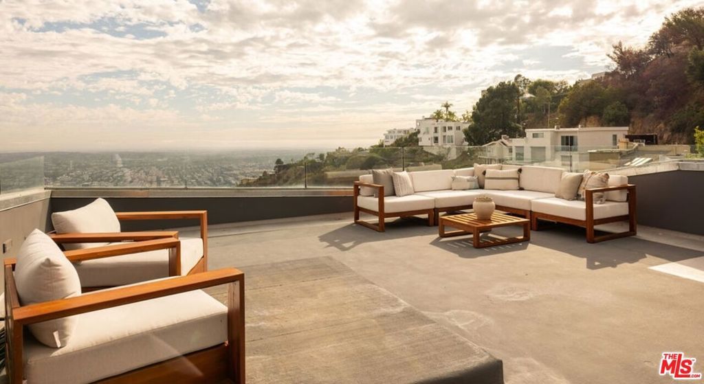 Photo of 2158 Sunset Plaza Drive, Los Angeles, CA 90069 (MLS # 25621435)