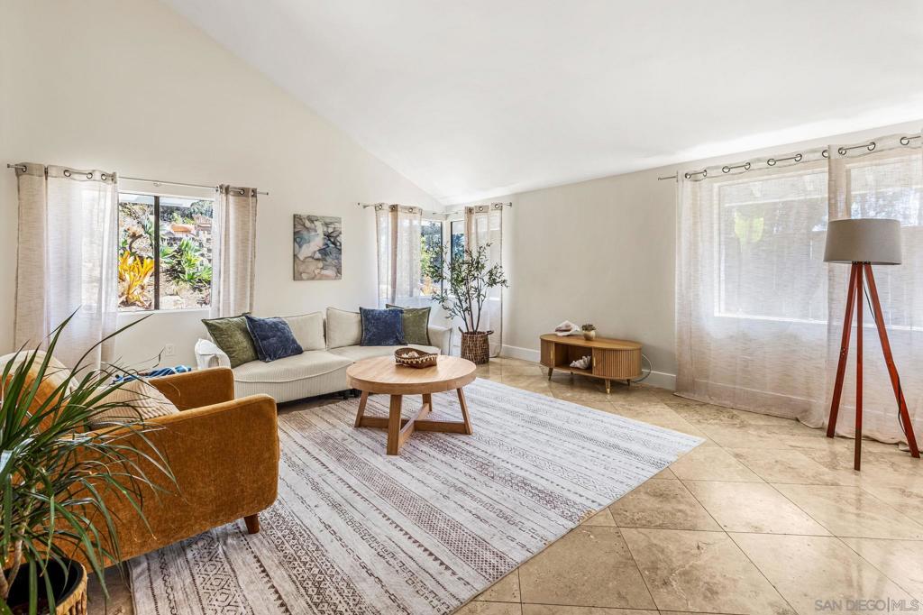 1141 Cerro Largo Dr