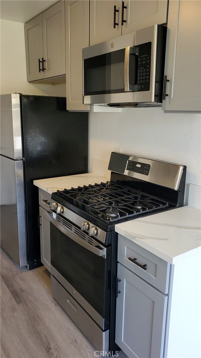 700 W La Veta Avenue 4